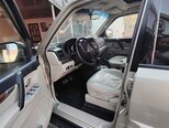 Mitsubishi Pajero-11