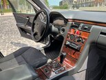 Mercedes E 220-11