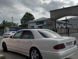 Mercedes E 200-11