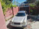 Mercedes E 220-2