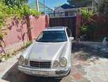 Mercedes E 220-1