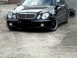 Mercedes E 240-1