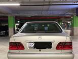 Mercedes E 240-8