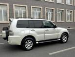 Mitsubishi Pajero-5
