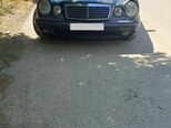 Mercedes E 320-1