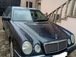 Mercedes E 240-1