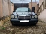 Mercedes E 240-11