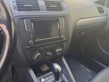 Volkswagen Jetta-12
