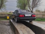 Mercedes E 240-5