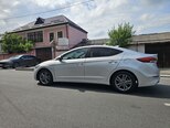 Hyundai Elantra-11