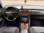Mercedes E 240-17