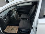 Hyundai Accent-11