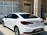 Hyundai Elantra-11