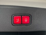 Mercedes E 200-11