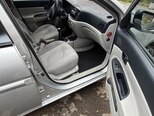 Hyundai Accent-12