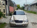 Mercedes E 240-1