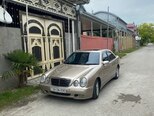 Mercedes E 240-3