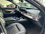 BMW i7-19