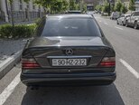 Mercedes 220 E-8