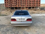 Mercedes E 240-2