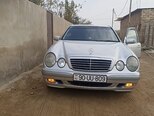 Mercedes E 240-1