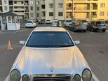 Mercedes E 230-1