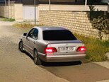 Mercedes E 240-2