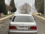 Mercedes E 240-4