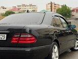 Mercedes E 240-3