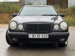 Mercedes E 240-1