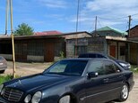 Mercedes E 270-2
