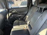 Mitsubishi Outlander-3