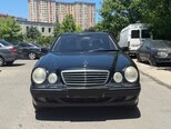 Mercedes E 240-1