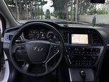 Hyundai Sonata-12