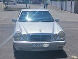 Mercedes E 240-1