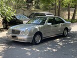 Mercedes E 240-1