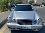 Mercedes E 320-1
