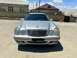 Mercedes E 220-1