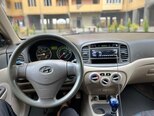 Hyundai Accent-17