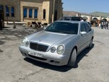 Mercedes E 270-1