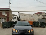 Mercedes E 320-1