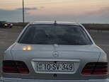 Mercedes E 240-4