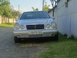 Mercedes E 200-1