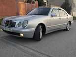 Mercedes E 240-1