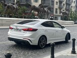Hyundai Elantra-12