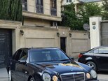 Mercedes E 240-1