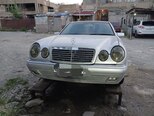 Mercedes E 280-1
