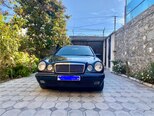 Mercedes E 240-1