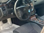 Mercedes E 220-11