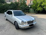 Mercedes E 240-1